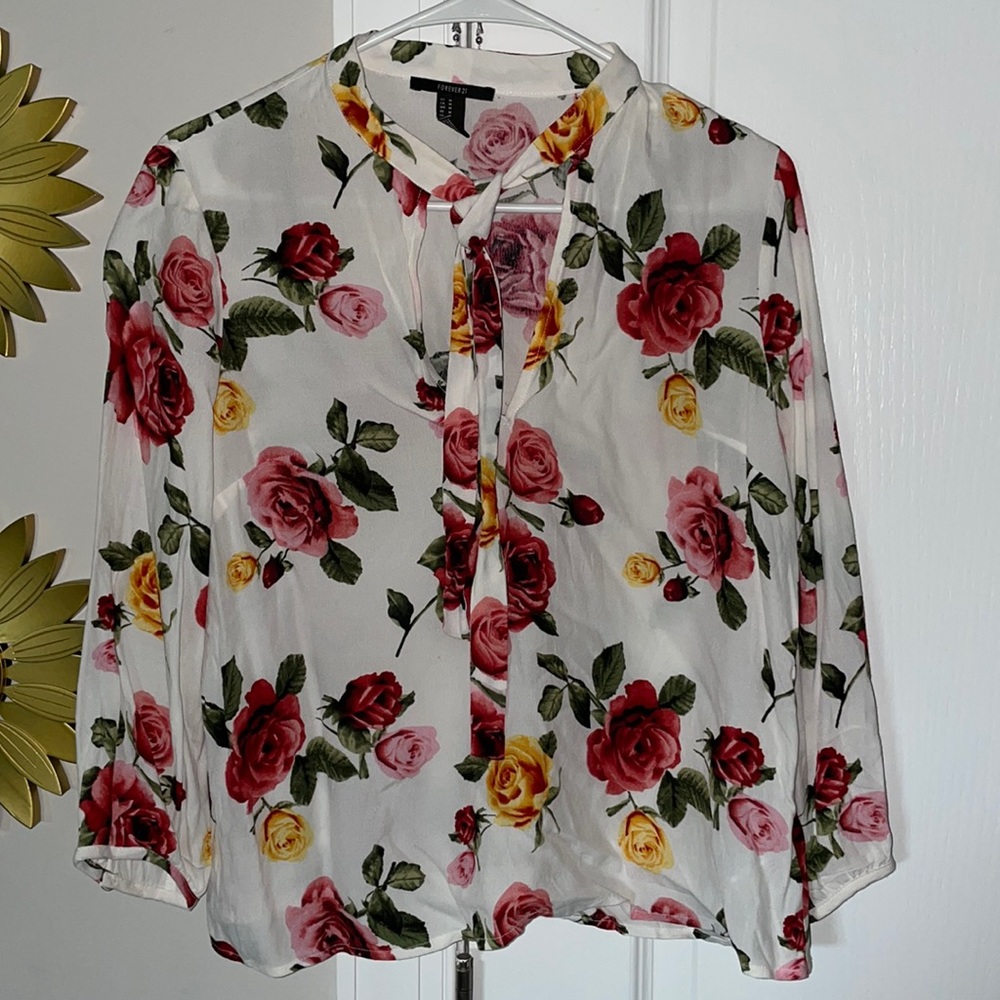 Floral Women’s Top Size M